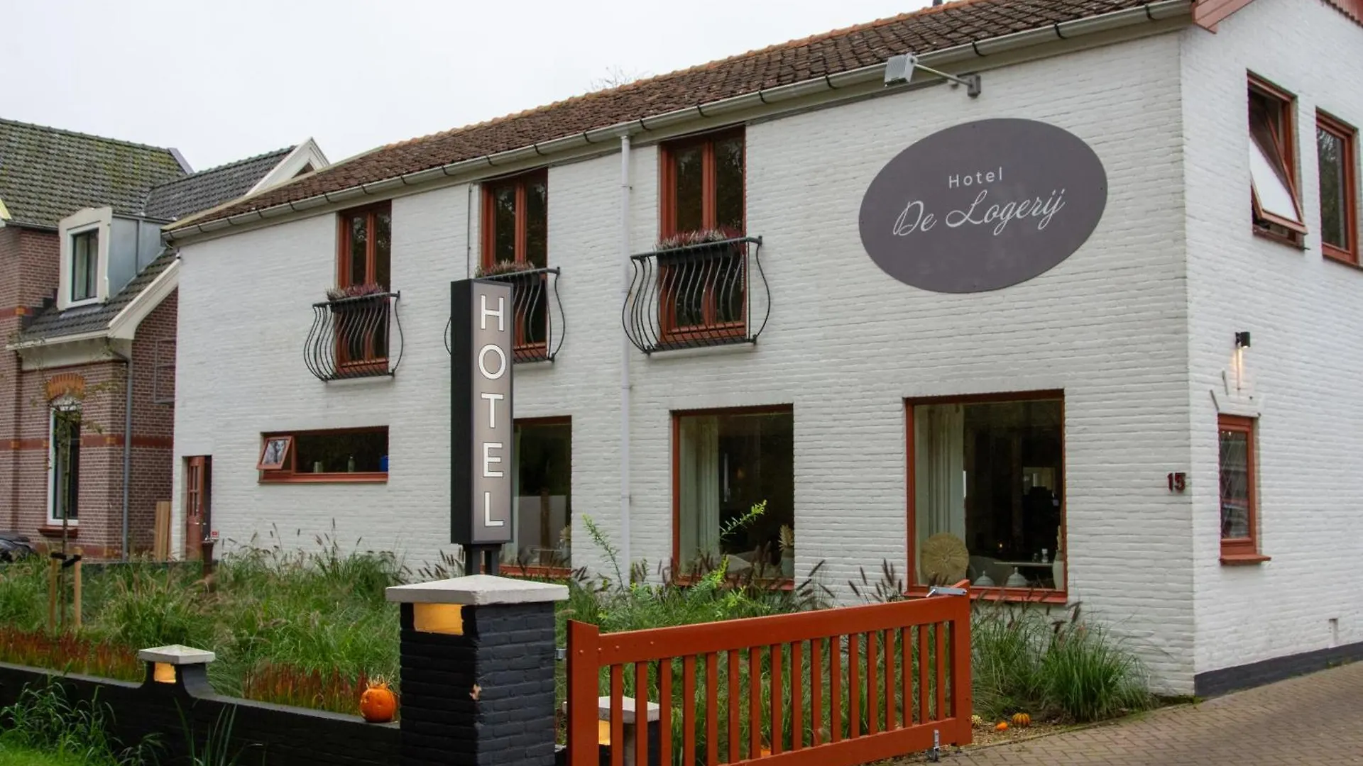 Waar te Verblijven bij de Plompe Toren: 4 Budget Hotels