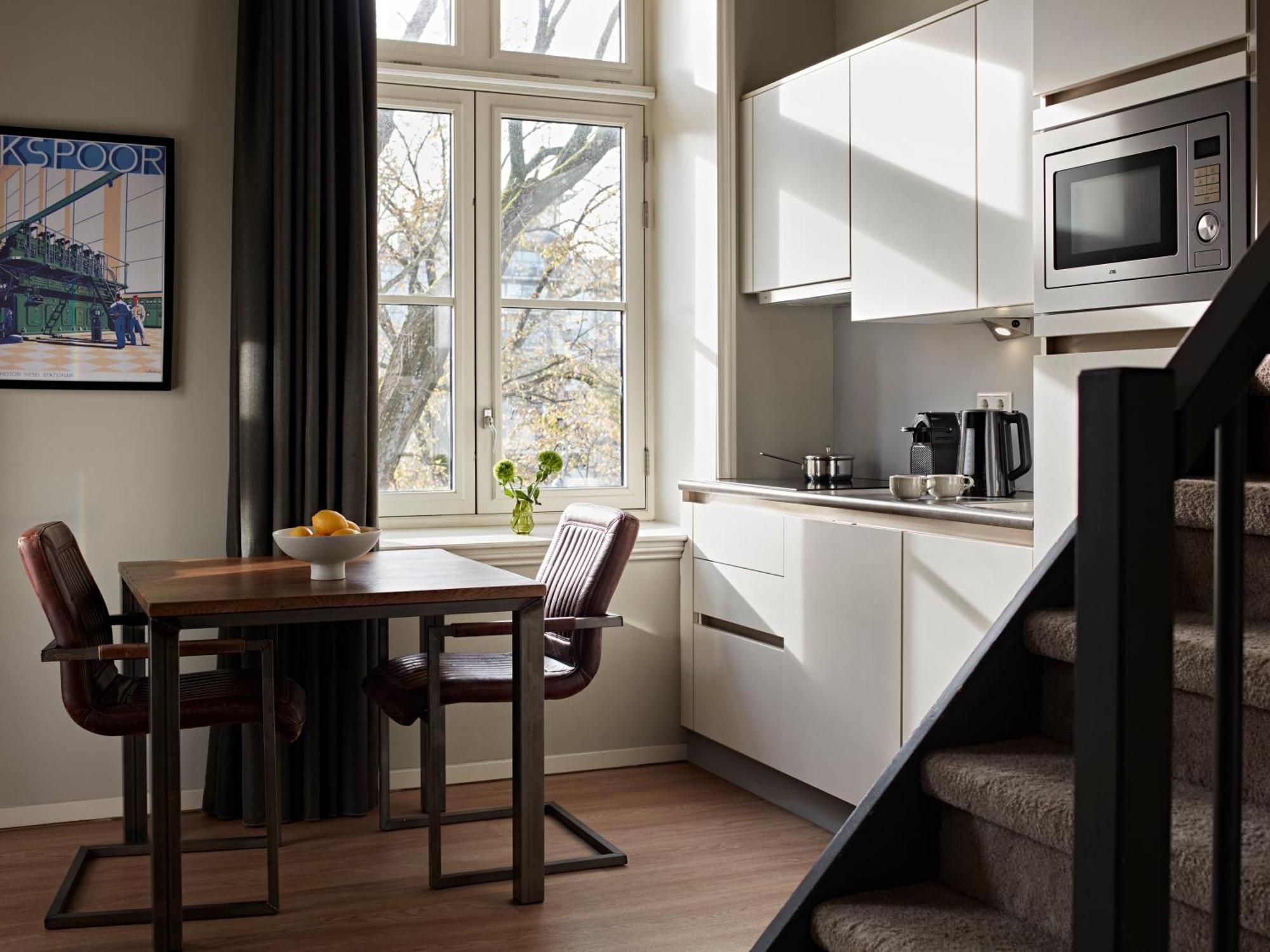 10 Vier Sterren Hotels bij NEMO Amsterdam voor Slim Verblijf